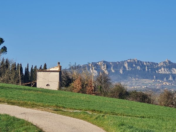 esavano in vendita a Coriano