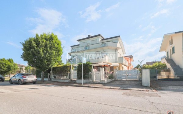 appartamento in vendita a Coriano in zona Sant'Andrea in Besanigo