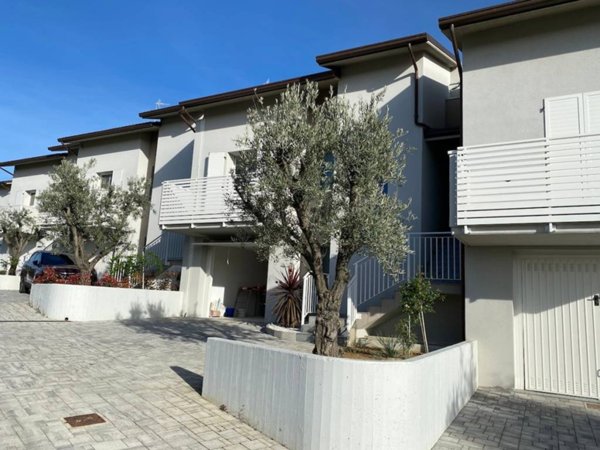casa indipendente in vendita a Coriano in zona Cerasolo