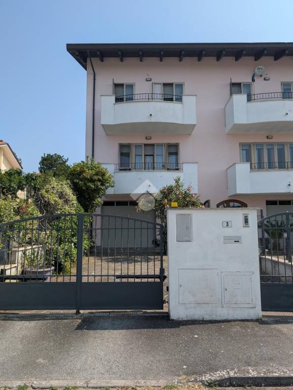 casa indipendente in vendita a Coriano in zona Mulazzano