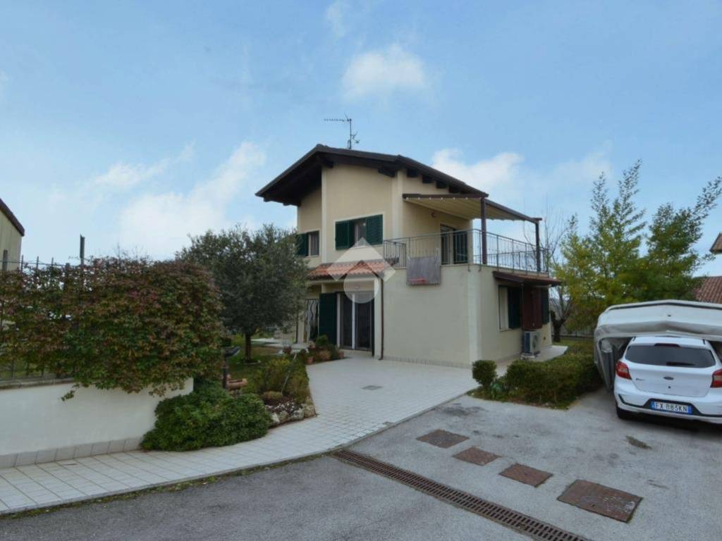 casa indipendente in vendita a Coriano in zona Mulazzano