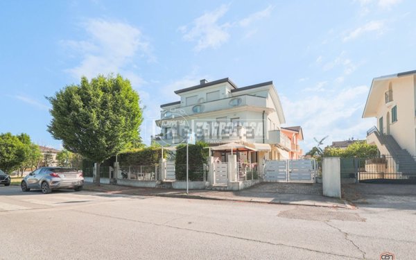appartamento in vendita a Coriano in zona Sant'Andrea in Besanigo