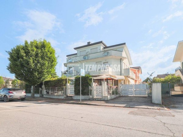 appartamento in vendita a Coriano in zona Sant'Andrea in Besanigo