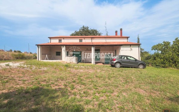 casa indipendente in vendita a Coriano in zona Sant'Andrea in Besanigo