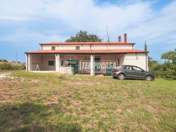 casa indipendente in vendita a Coriano in zona Sant'Andrea in Besanigo