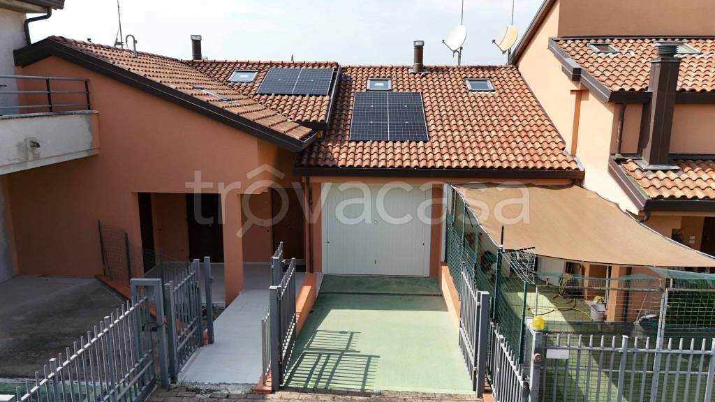 casa indipendente in vendita a Coriano in zona Cerasolo