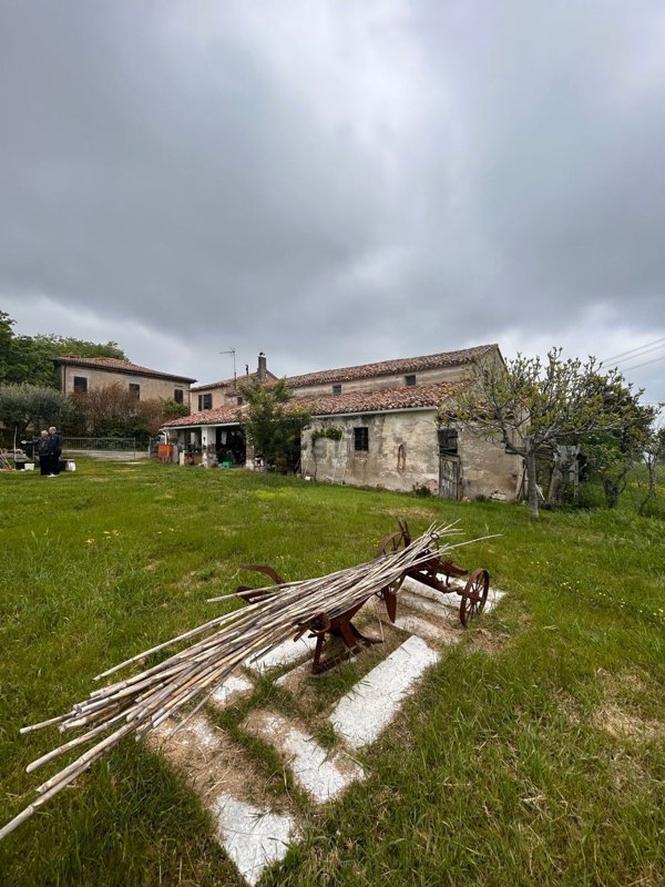 pentavano in vendita a Coriano in zona Cerasolo