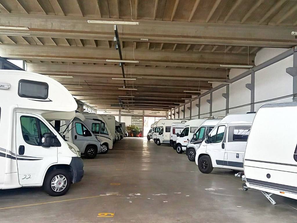 locale commerciale in vendita a Coriano