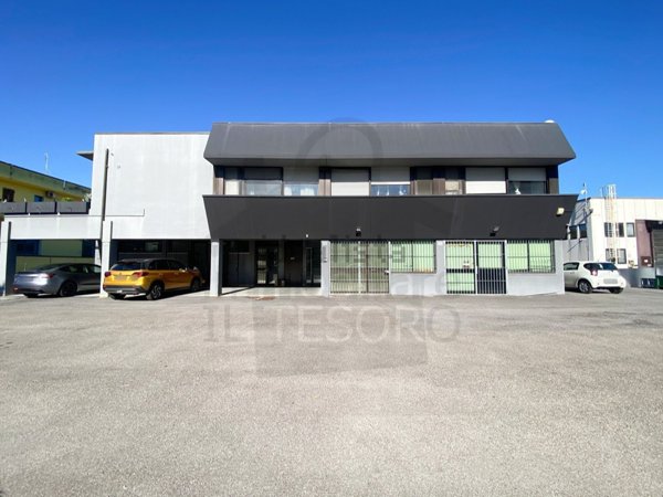 locale di sgombero in vendita a Coriano in zona Cerasolo