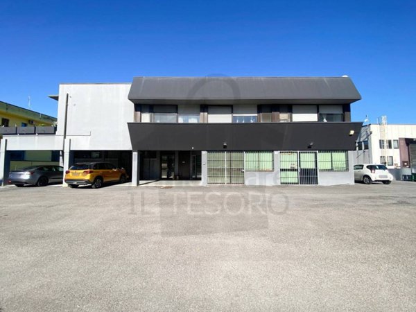 locale commerciale in vendita a Coriano in zona Cerasolo