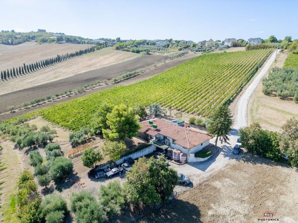appartamento in vendita a Coriano in zona Sant'Andrea in Besanigo