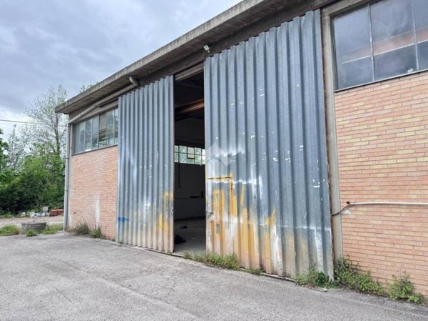 locale commerciale in vendita a Coriano in zona Cerasolo