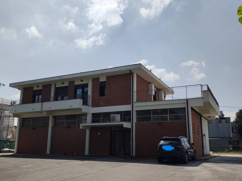 negozio in vendita a Coriano in zona Cerasolo