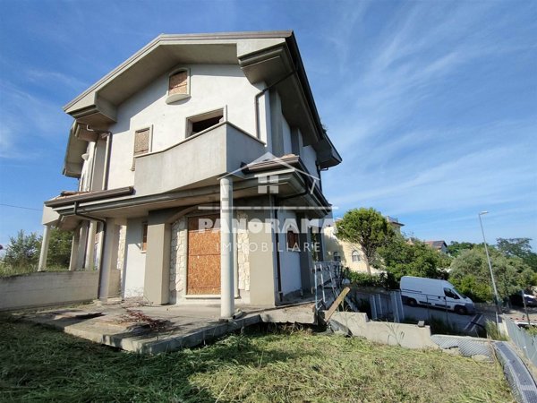 casa indipendente in vendita a Coriano in zona Ospedaletto