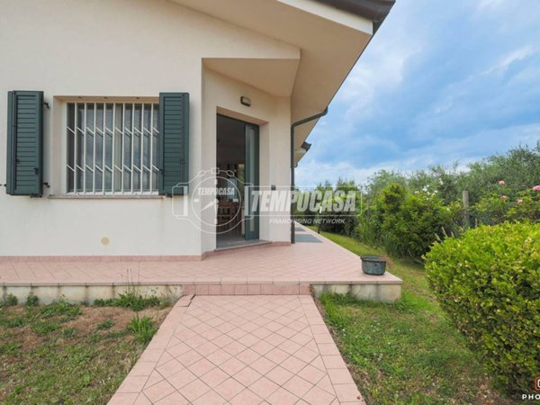 appartamento in vendita a Coriano in zona Sant'Andrea in Besanigo