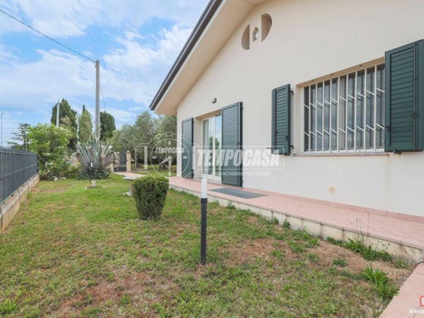 casa indipendente in vendita a Coriano in zona Sant'Andrea in Besanigo