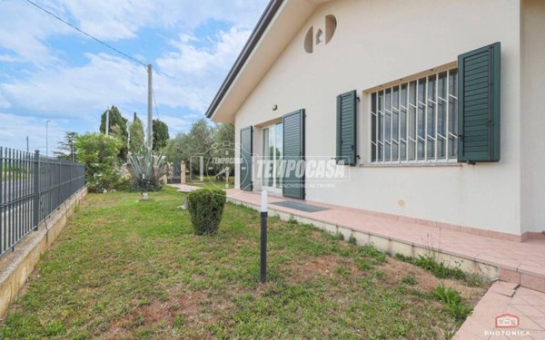 casa indipendente in vendita a Coriano in zona Sant'Andrea in Besanigo