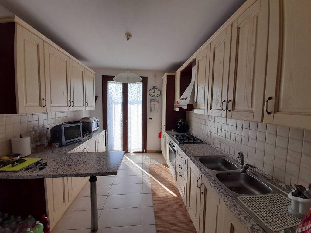 casa indipendente in vendita a Coriano in zona Sant'Andrea in Besanigo
