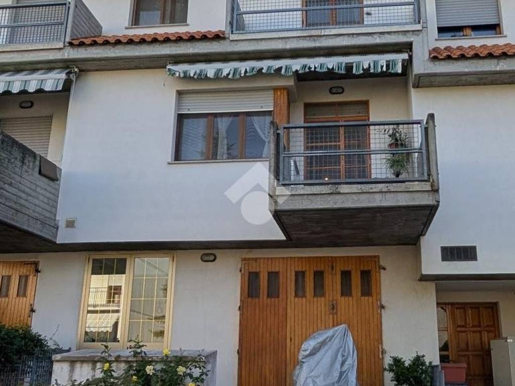 casa indipendente in vendita a Coriano in zona Cerasolo