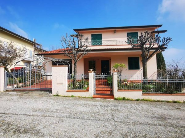casa indipendente in vendita a Gemmano in zona Villa.