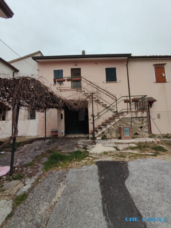 casa semindipendente in vendita a Gemmano in zona Villa.
