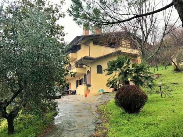casa indipendente in vendita a Gemmano