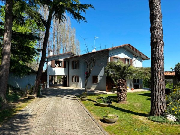 casa indipendente in vendita a Gemmano in zona Villa.