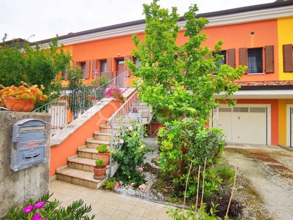 casa indipendente in vendita a Gemmano in zona Villa.