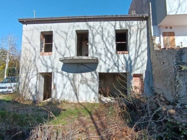 casa indipendente in vendita a Gemmano