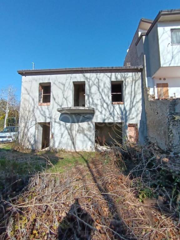 casa indipendente in vendita a Gemmano in zona Villa.