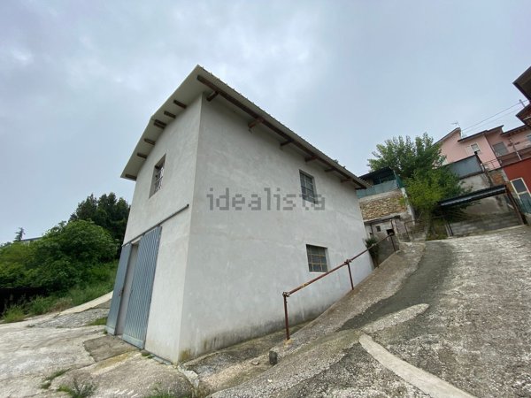 locale di sgombero in vendita a Gemmano