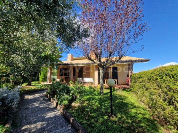 casa indipendente in vendita a Gemmano in zona Villa.