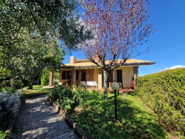 casa indipendente in vendita a Gemmano in zona Villa.