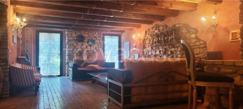 negozio in vendita a Gemmano