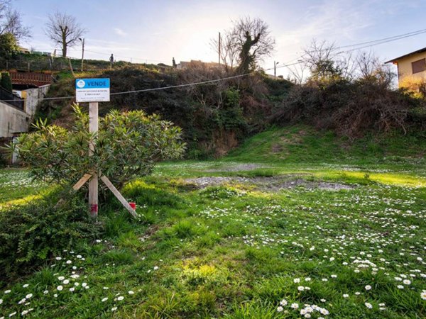 terreno edificabile in vendita a Gemmano