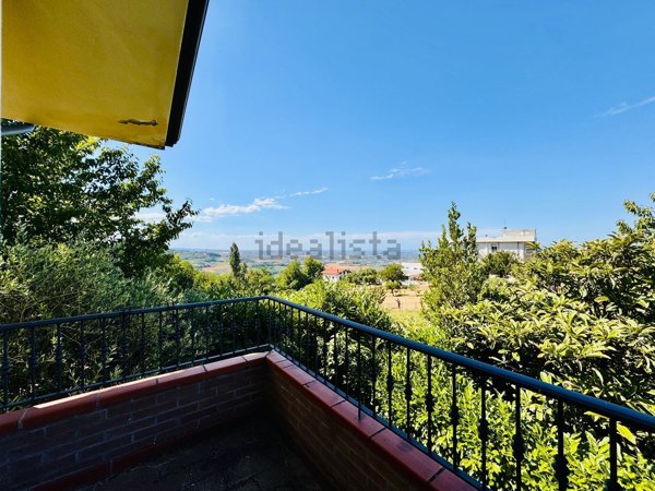 casa indipendente in vendita a Gemmano in zona Villa.