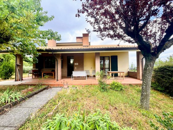 casa indipendente in vendita a Gemmano in zona Villa.