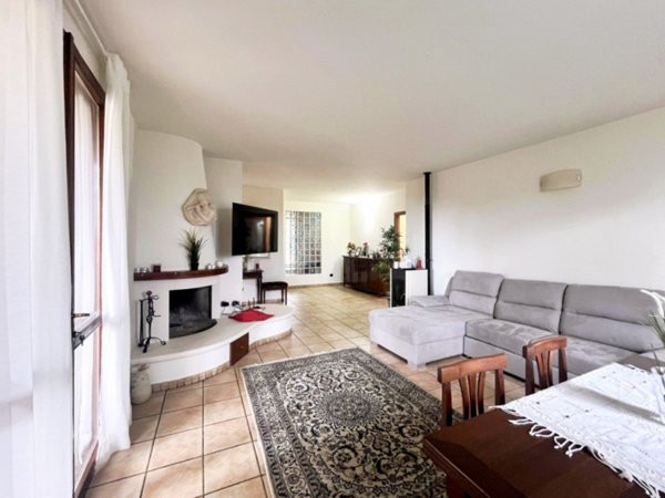 casa indipendente in vendita a Gemmano in zona Villa.
