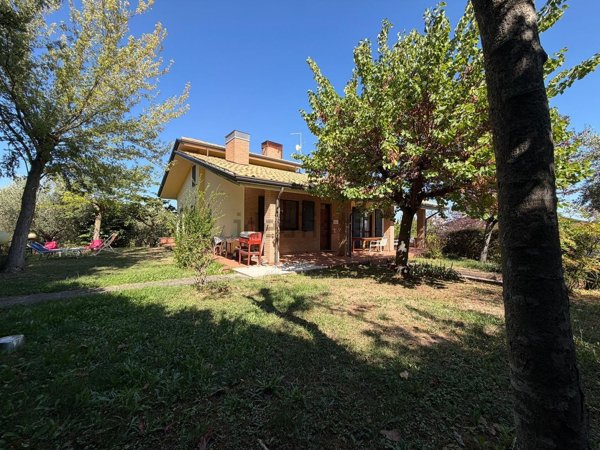casa indipendente in vendita a Gemmano in zona Villa.