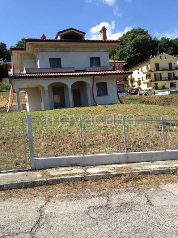 casa indipendente in vendita a Gemmano