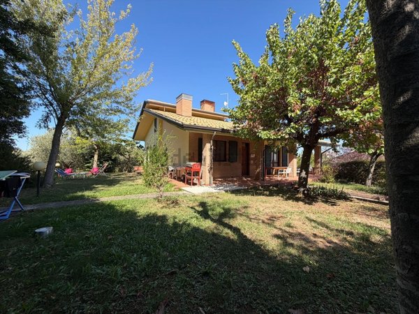 casa indipendente in vendita a Gemmano in zona Villa.