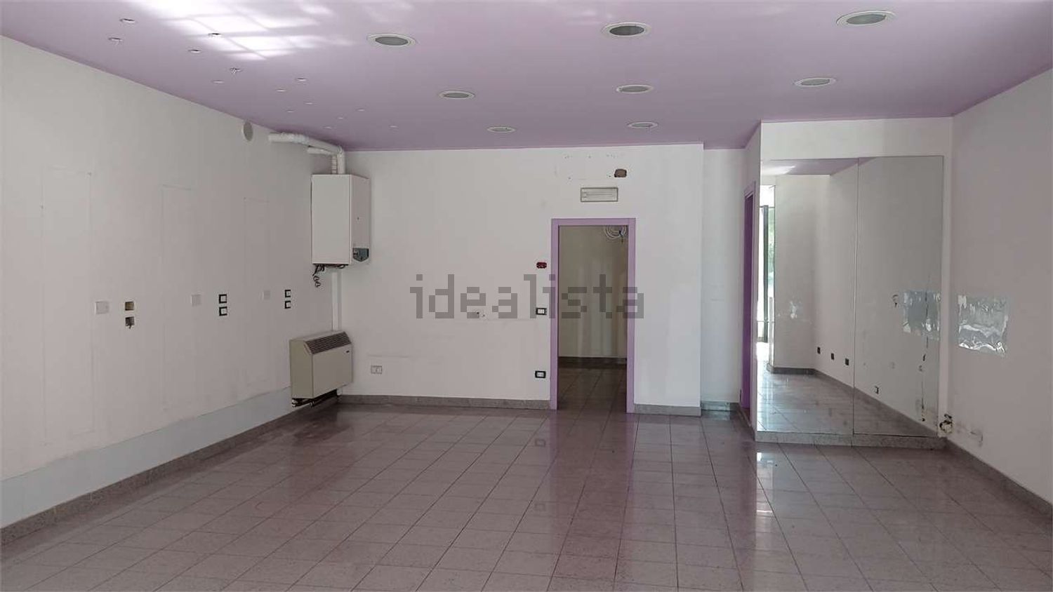 locale di sgombero in vendita a Misano Adriatico in zona Misano Brasile