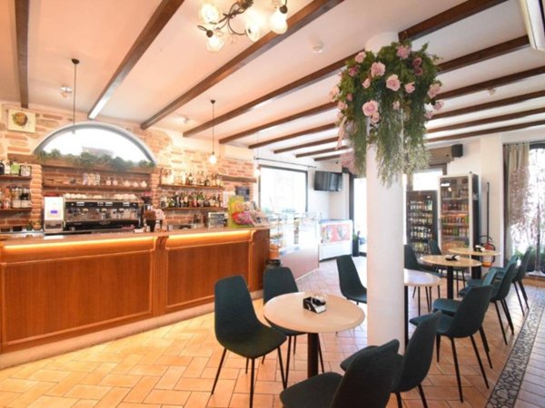 negozio in vendita a Misano Adriatico in zona Misano Monte