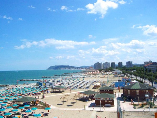 negozio in vendita a Misano Adriatico