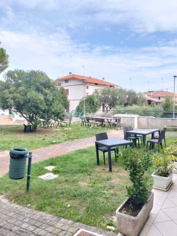 negozio in vendita a Misano Adriatico in zona Cella