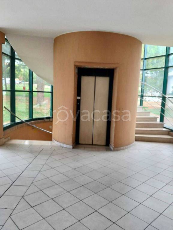 negozio in vendita a Misano Adriatico in zona Cella
