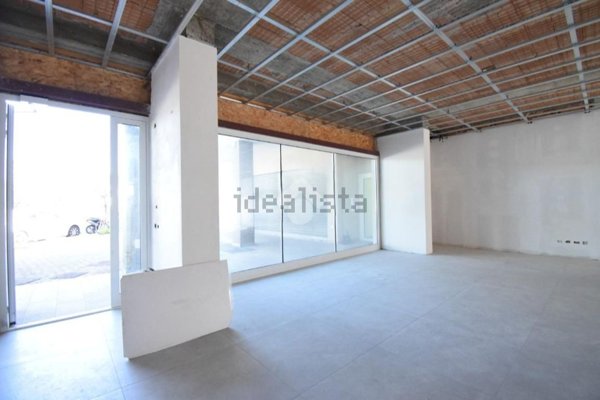 locale commerciale in vendita a Misano Adriatico in zona Villaggio Argentina