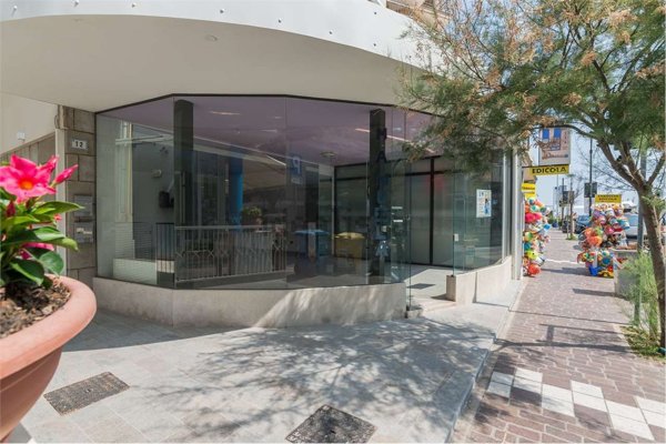 locale di sgombero in vendita a Misano Adriatico in zona Misano Brasile