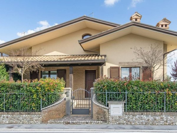 casa indipendente in vendita a Misano Adriatico in zona Cella