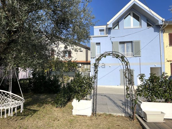 casa indipendente in vendita a Misano Adriatico in zona Misano Monte